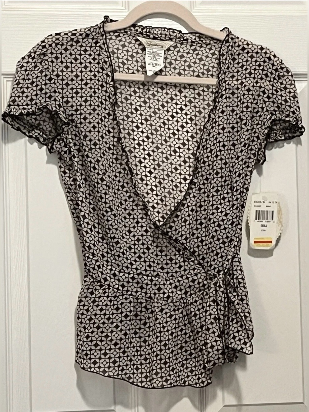 NWT Dark Brown & White Geometric Wrap Blouse - Short Sleeves - Size Small